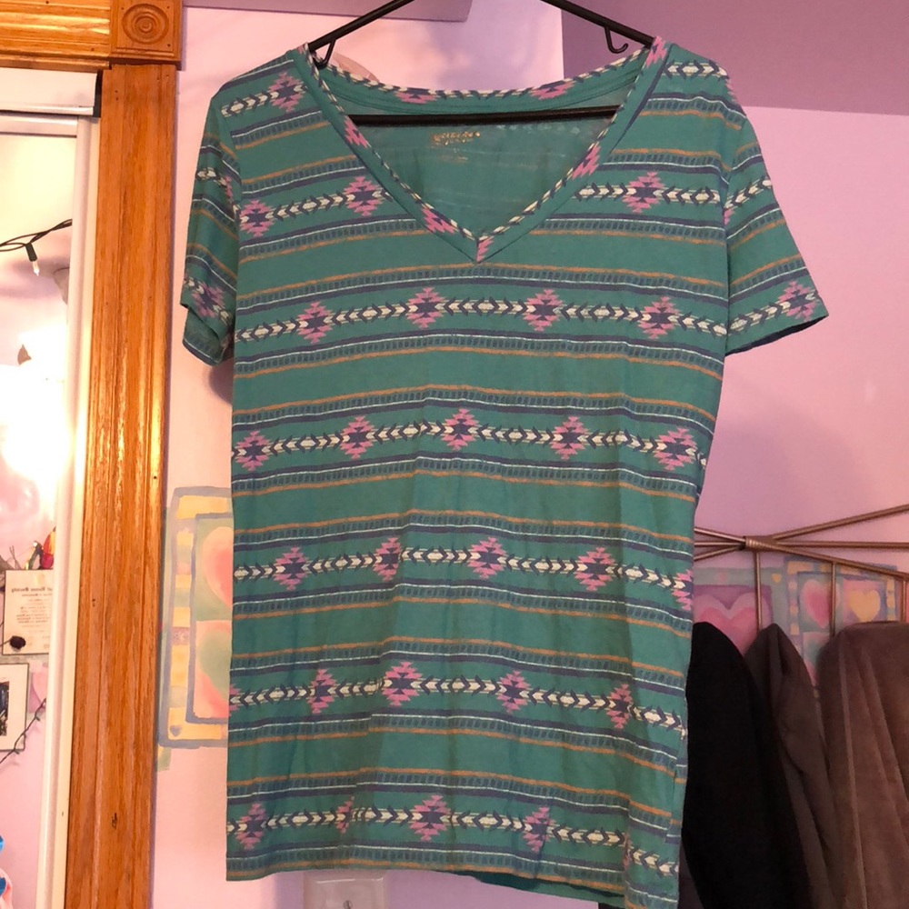 pink and blue t-shirt